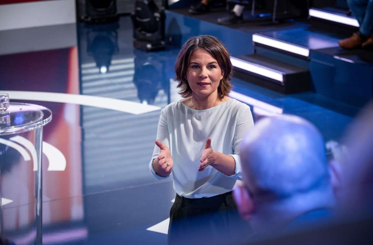 Annalena Baerbock im Gespräch mit einem Wähler in der ZDF-Sendung „Klartext“. Foto: dpa/Claudius Pflug