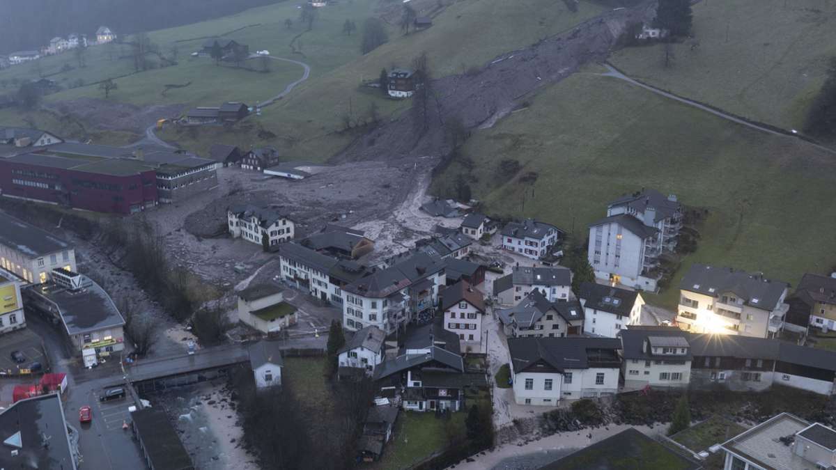 Region Schwanden: Schlammmengen nach Erdrutschen in Wohngebiet in der Zentralschweiz