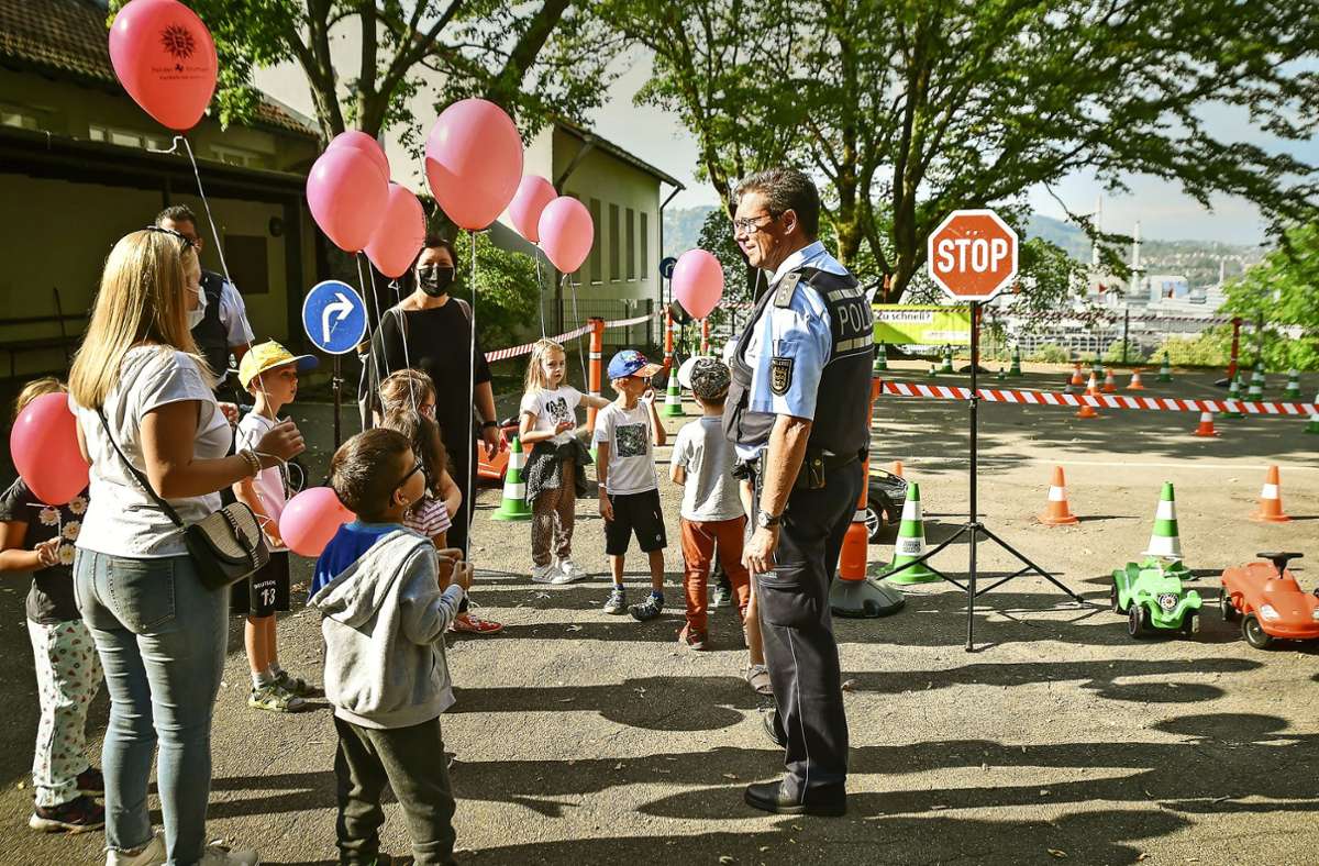 Sicherer Schulweg in Stuttgart: Elterntaxi hat vor Schulen nichts zu suchen