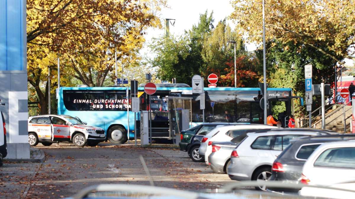 Linienbus erfasst Fußgängerin: Tod am Waiblinger Busbahnhof