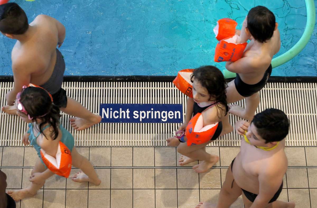 DLRG warnt: In kalten Bädern können Kinder nicht gut schwimmen lernen