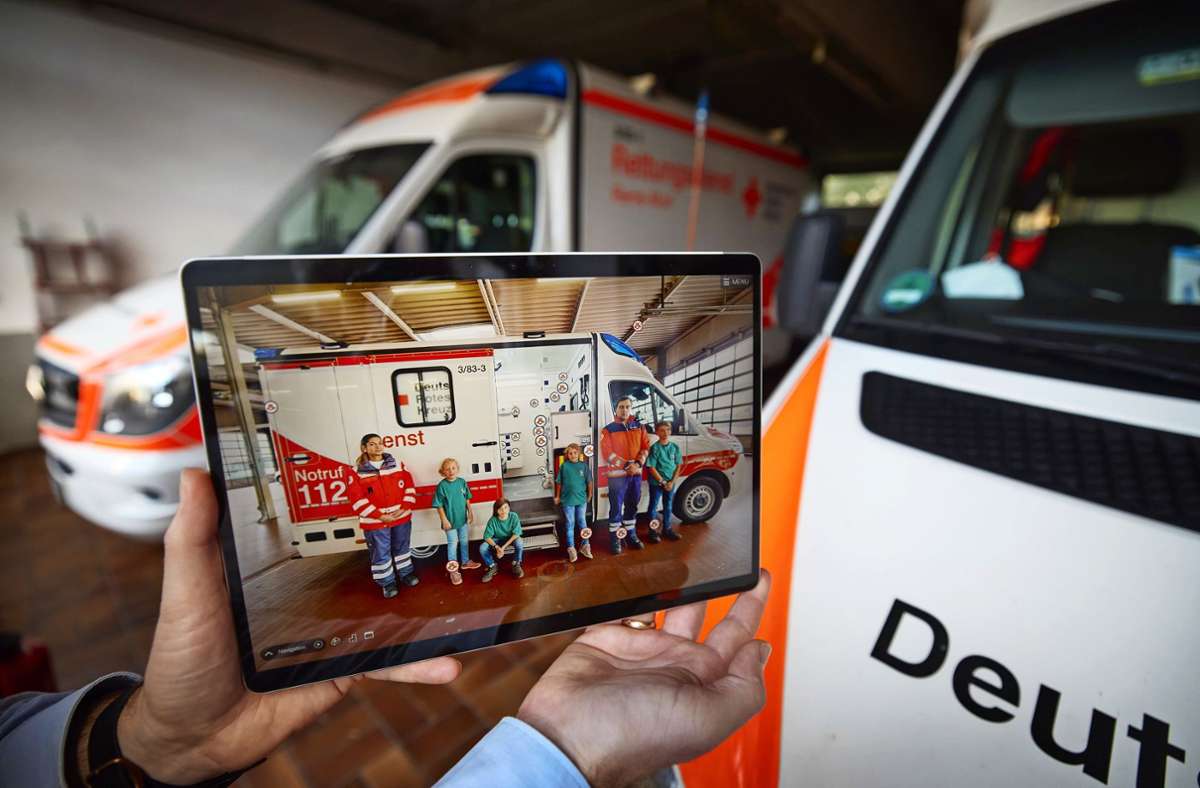 Am Computer oder Tablet kann man sich realitätsnah in einem Krankenwagen des  Waiblinger Roten Kreuzes  umschauen.