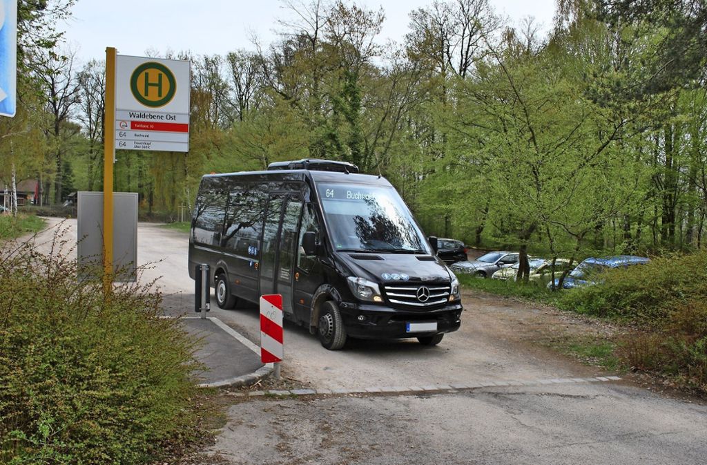 Seit dem Fahrplanwechsel im Dezember fahren die Busse der Linie 64 nicht mehr über die Waldebene Ost zum Buchwald. Foto: Sebastian Steegmüller -  Sebastian Steegmüller