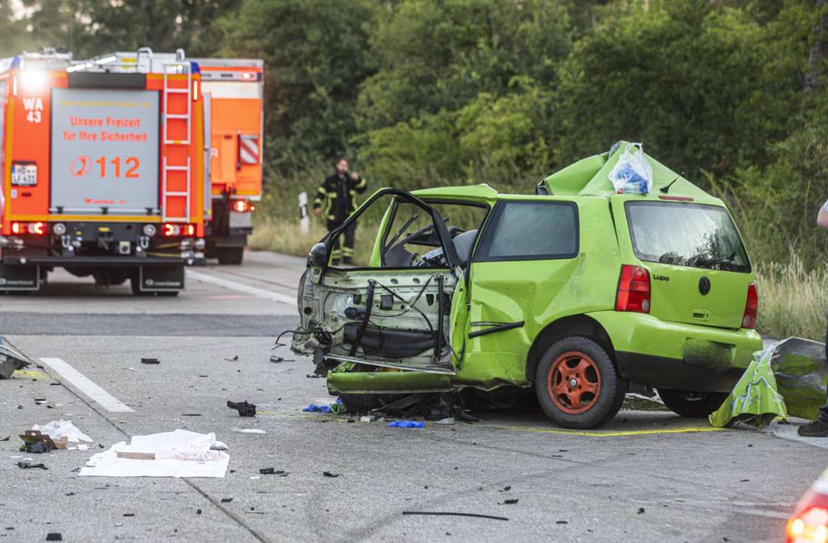 A6 im Rhein-Neckar-Kreis: 23 Jahre alter Falschfahrer prallt gegen Laster und stirbt