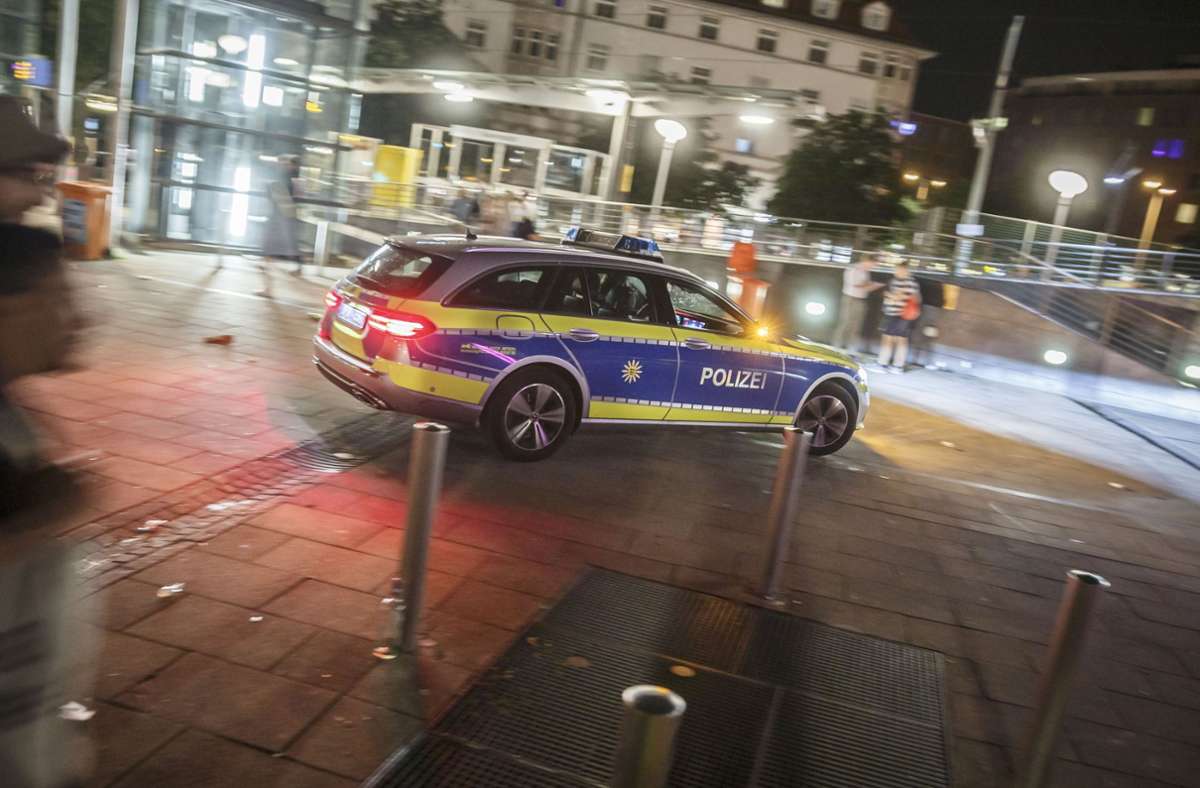 Die Polizei zeigt Präsenz an den Wochenendabenden in Stuttgart.