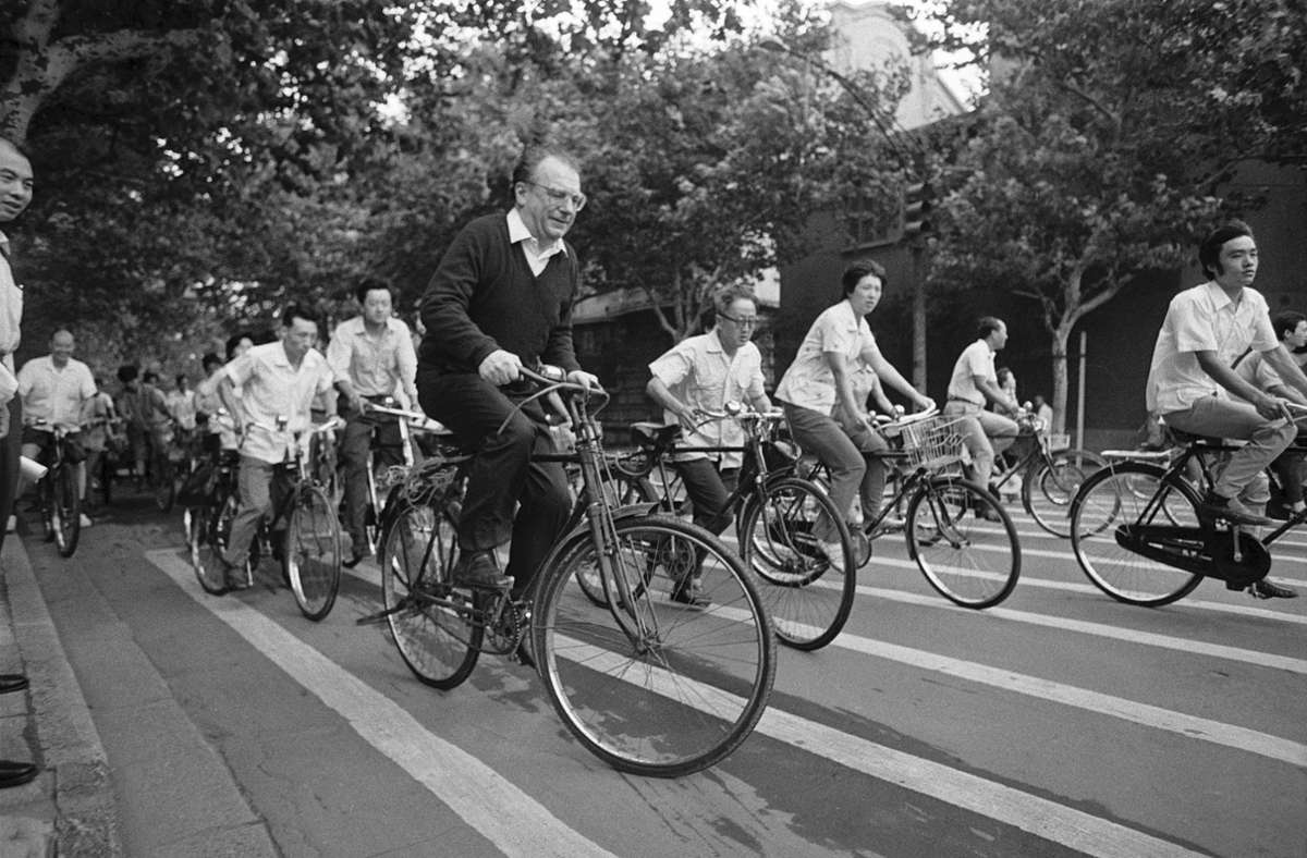 Lothar Späth auf dem Fahrrad in Shanghai.