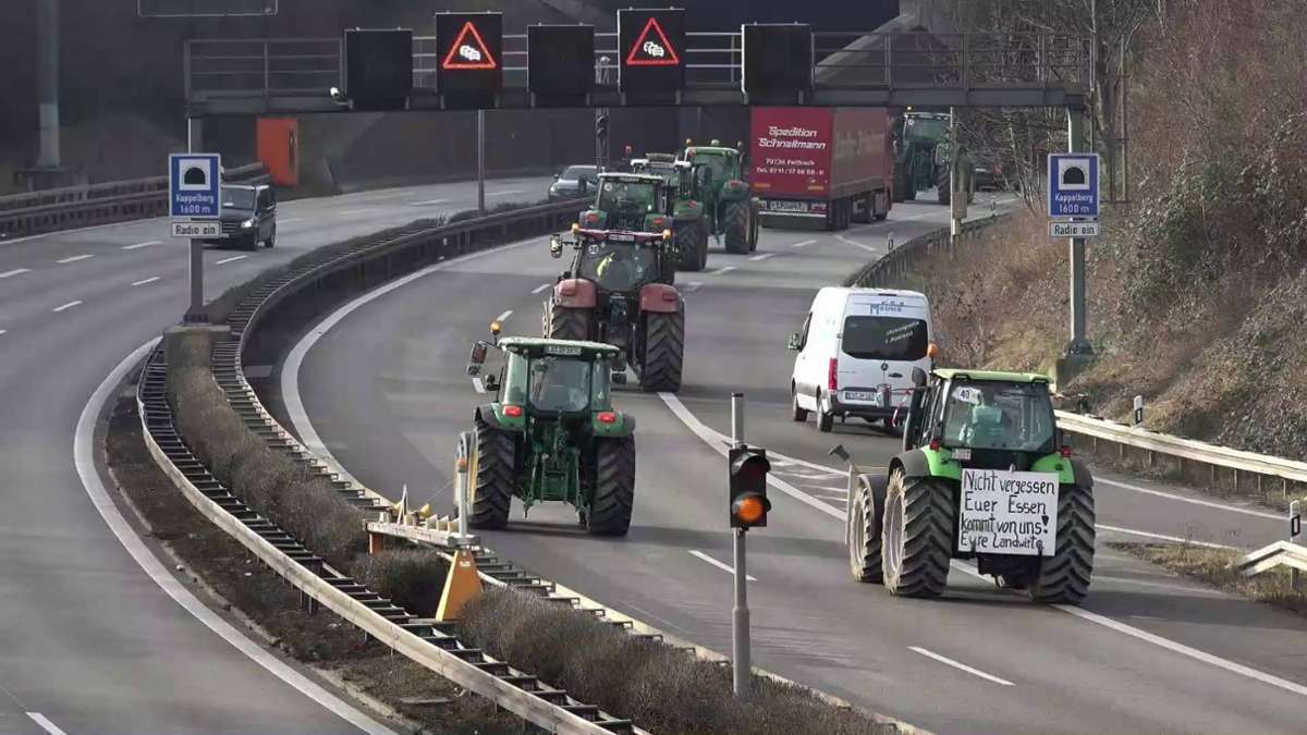Bauernprotest in Stuttgart und Region: Landwirte blockieren A81 mit etwa 200 Traktoren