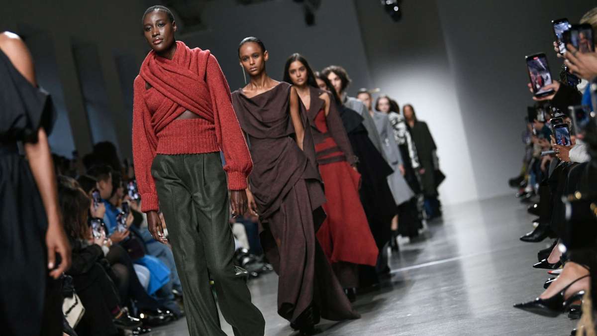 In dieser Woche werden bei der Pariser Fashion Week auch die neuen Herbst- und Winterkollektionen  für Damen vorgestellt.