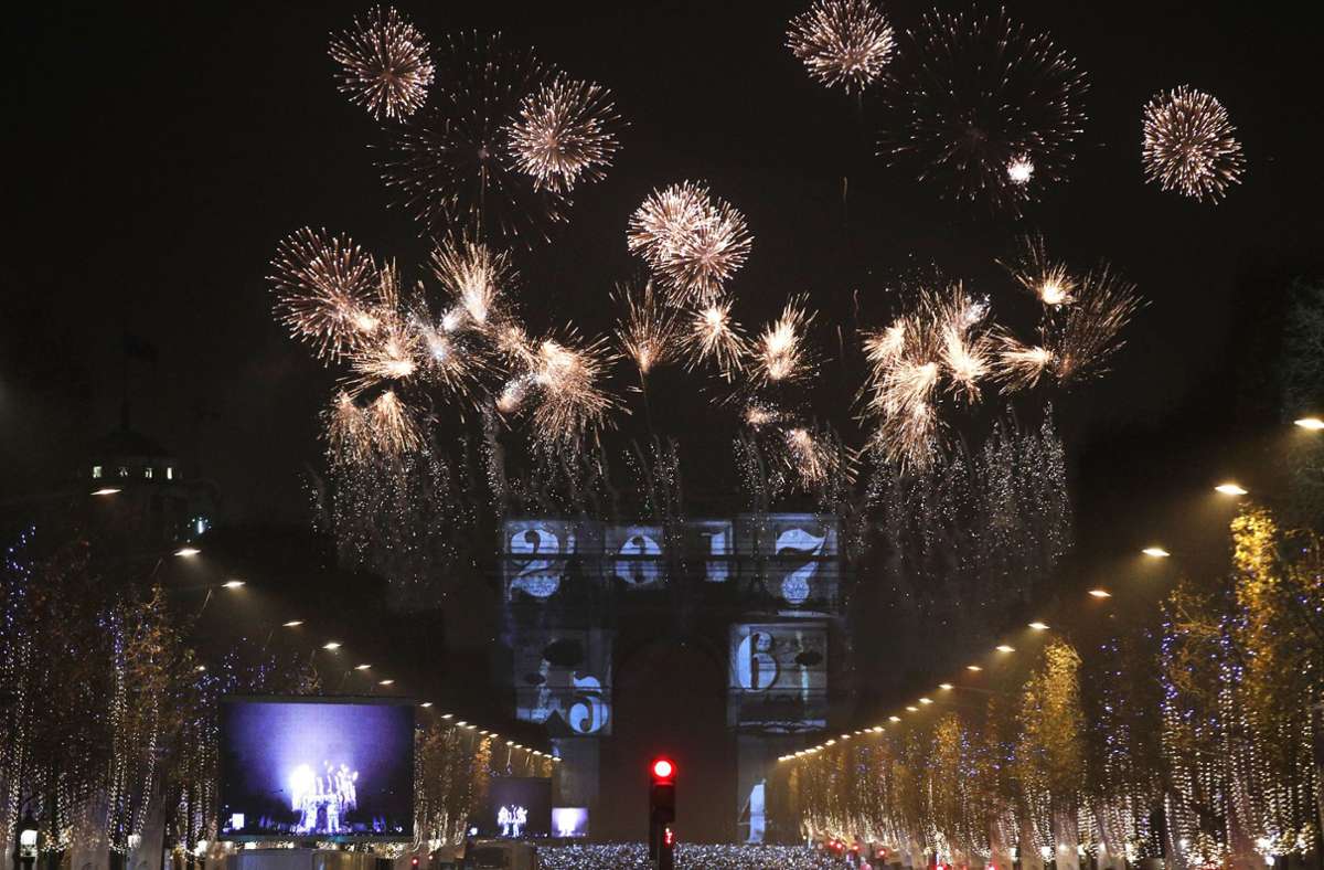 Ausgangssperre in Frankreich: Franzosen müssen Silvester um Mitternacht drinnen feiern