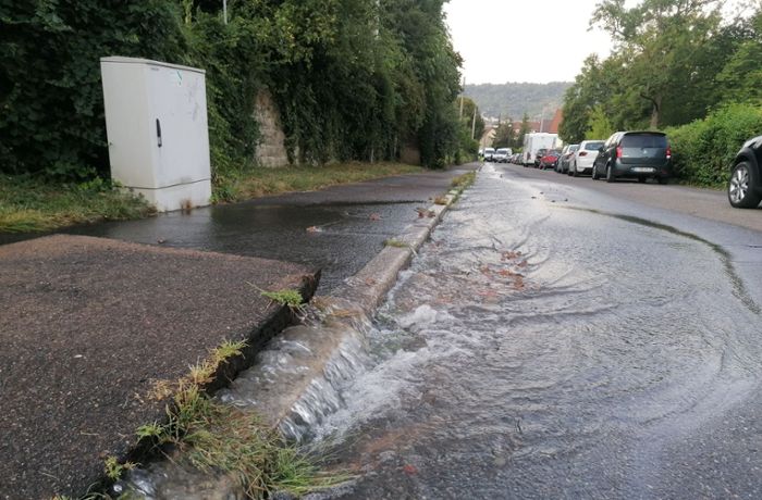 Stuttgart-Untertürkheim: Wasser nach Wasserrohrbruch abgestellt