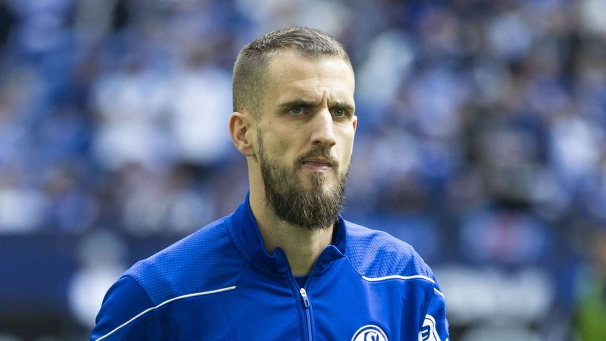 Dominick Drexler vom FC Schalke 04: Profi trifft Mitspieler mit Schoko-Shake-Becher – und wird suspendiert