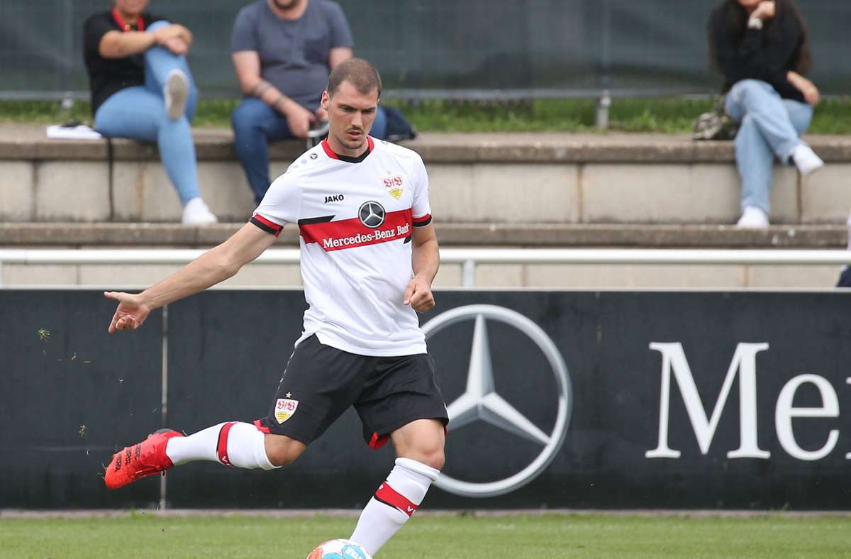 Pascal Stenzel (Note 4): Der Abwehrmann spielte zuletzt kaum noch eine Rolle. Da die personelle Not aber immer noch größer wird beim VfB, kam auch Stenzel noch rein gegen den FCA – und konnte die Niederlage nicht verhindern.