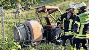 Traktor in  Weinbergen abgestürzt