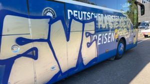 Fans von Eintracht Trier beschmieren Kickers-Bus
