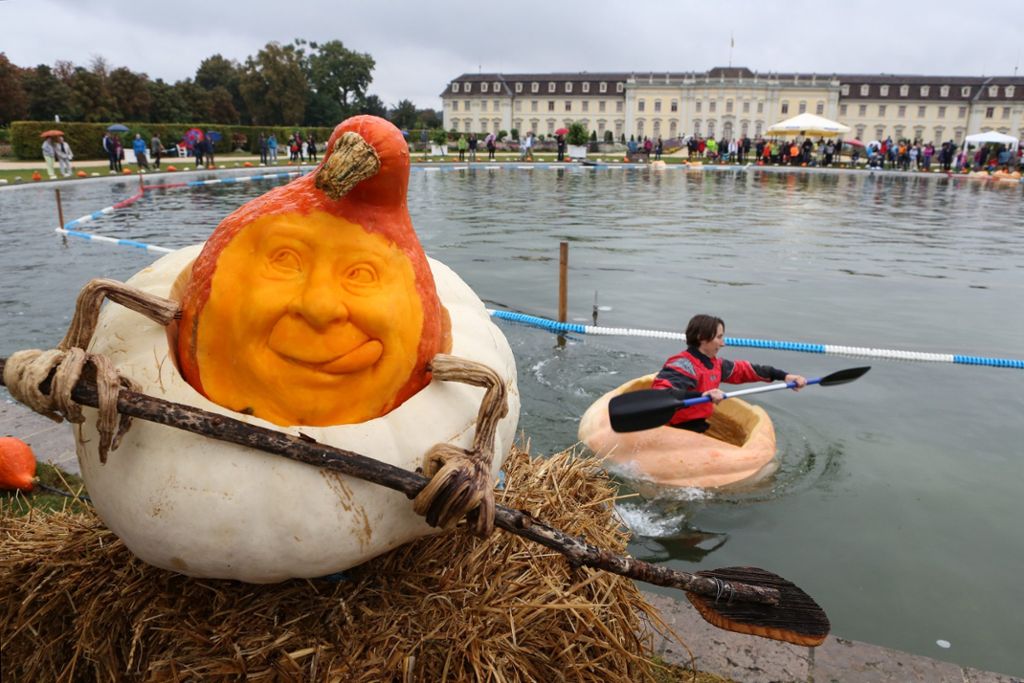 Insgesamt sind 70 Teilnehmer bei dem Rennen dabei: Die besten Kanuten bei Kürbisbootrennen in Ludwigsburg gekürt
