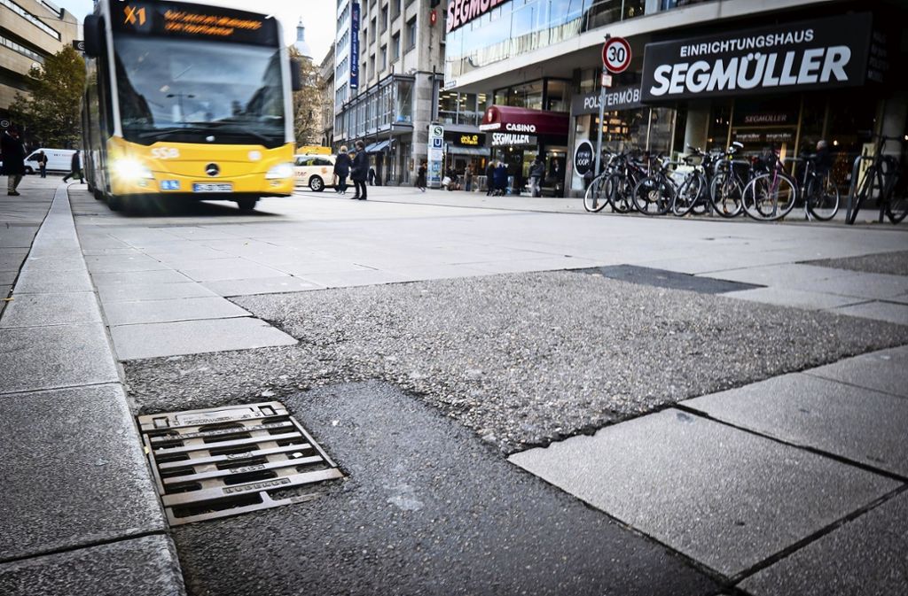In Stuttgart fließen jährlich mehr als 100.000 Euro in die Ausbesserung des Straßenbelags im City-Ring: Ein teures Pflaster