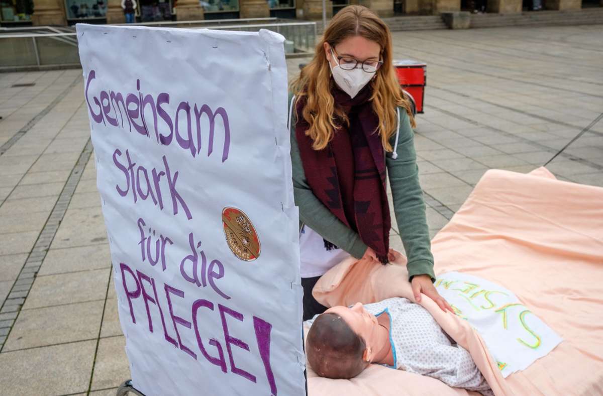 Demo für eine starke Pflege auf dem Schlossplatz in Stuttgart. Foto: Lichtgut/Leif Piechowski