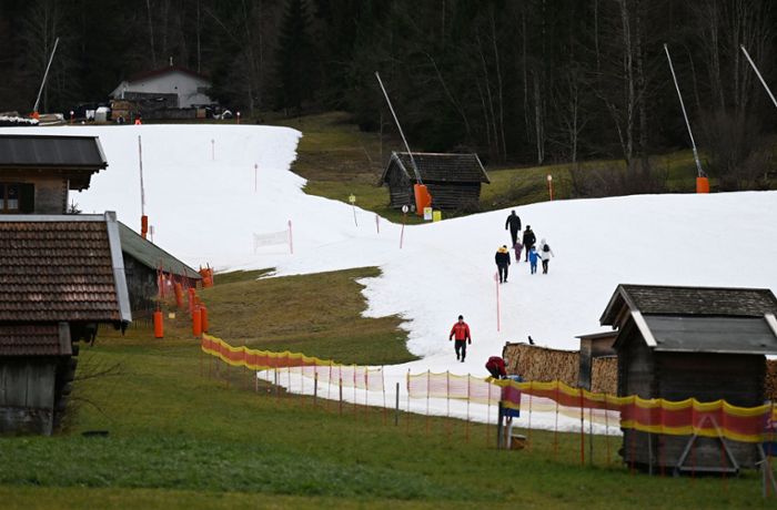 Wandern statt Skifahren: Schneemangel in den Alpen