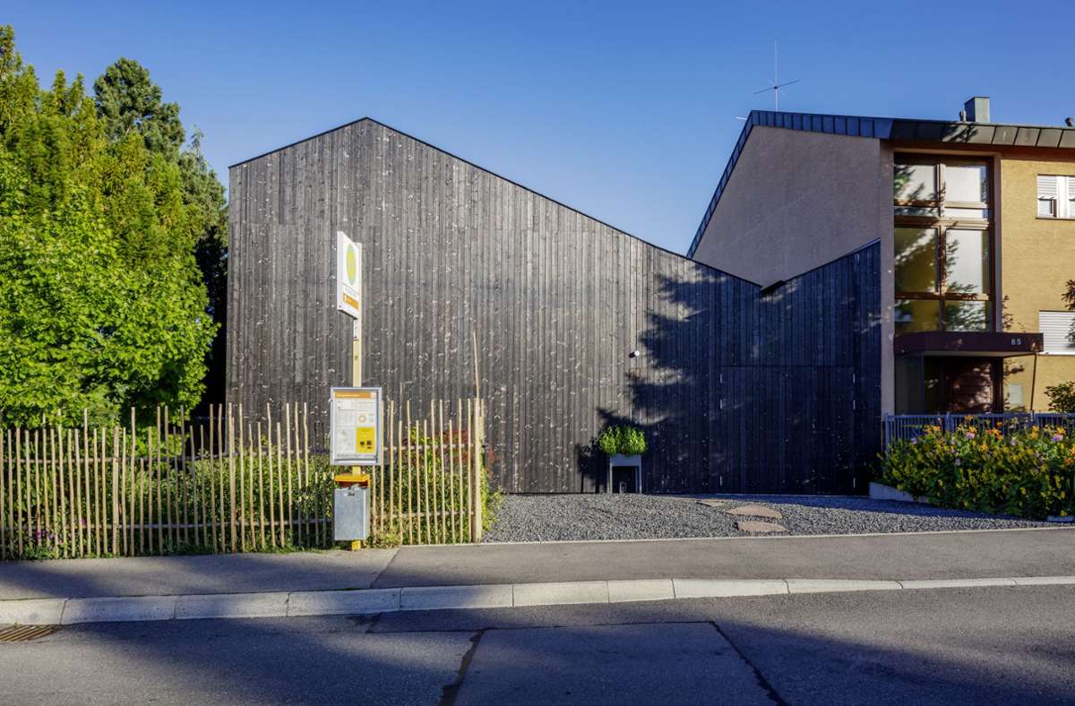 Wo ist der Eingang? Das Haus b in Stuttgart. Ausgezeichnet wurde es mehrfach, darunter mit dem German Design Award 2020 und dem Preis des Deutschen Architekturmuseums 2019.