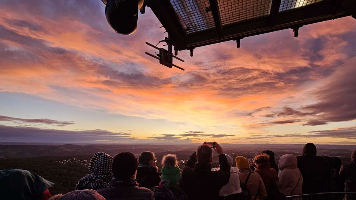 Frühaufsteher haben die Möglichkeit, den Sonnenaufgang auf dem Stuttgarter Fernsehturm zu erleben.