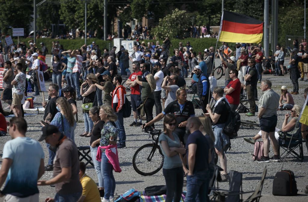 Corona-Protest in Stuttgart: Tag der Demo voller Überraschungen – Organisator steigt aus