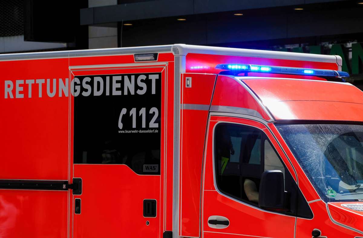 Kreis Konstanz: Senior von 800-Liter-Regentonne eingeklemmt