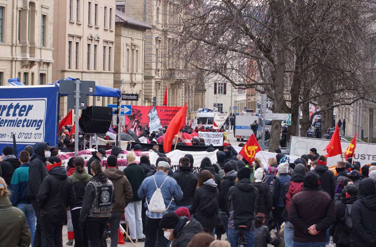 Die Demonstranten sind durch die Stuttgarter Innenstadt gezogen.