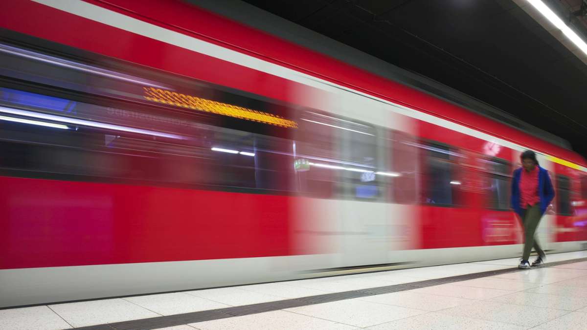 Chaostag am Dienstag in Stuttgart: Bahn sagt „Sorry“ – dann wird es noch chaotischer