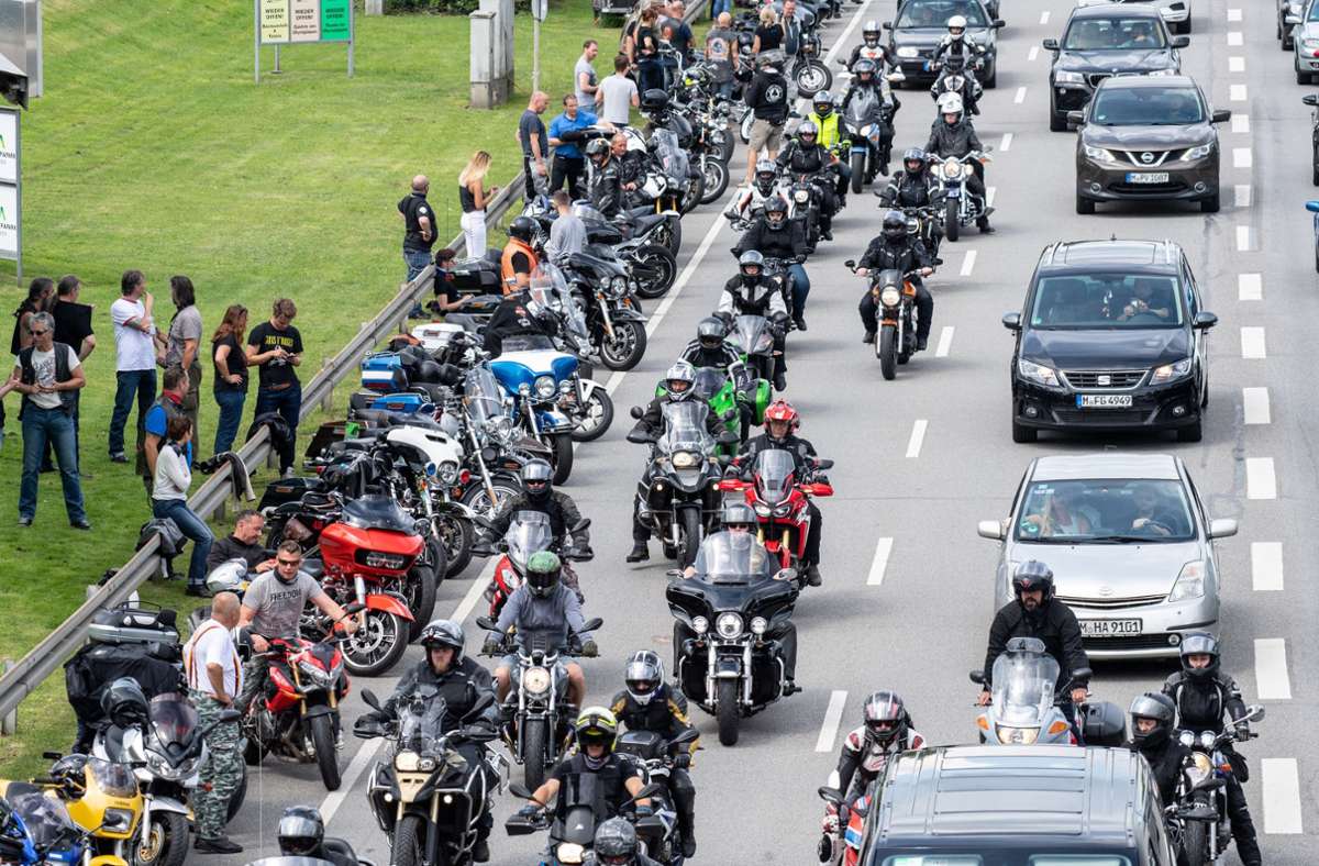 Geplante Fahrverbote für Motorräder: Tausende Biker protestieren am Bodensee