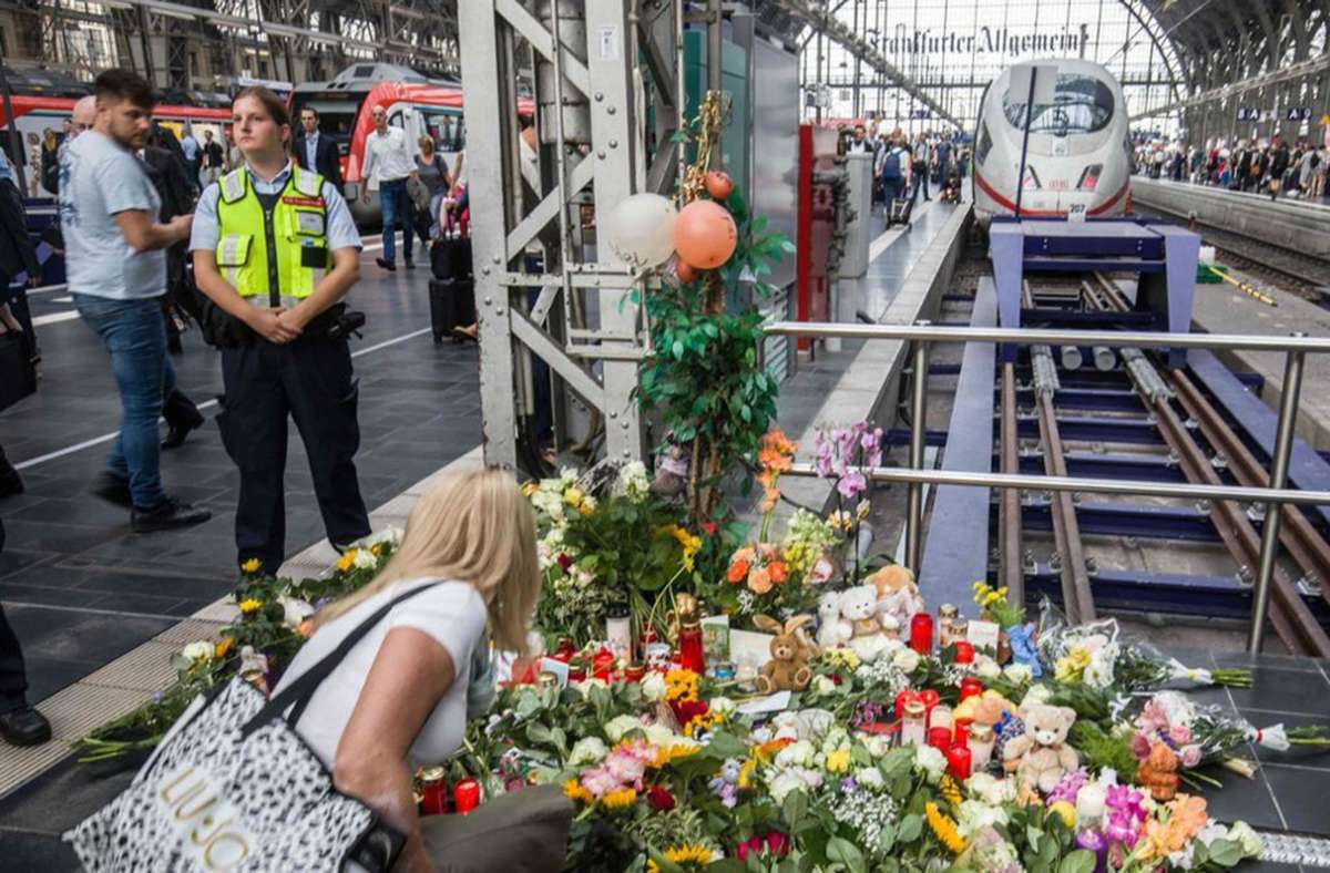 Frankfurter Hauptbahnhof: Gerichtsprozess wegen   tödlicher Gleis-Attacke beginnt im August