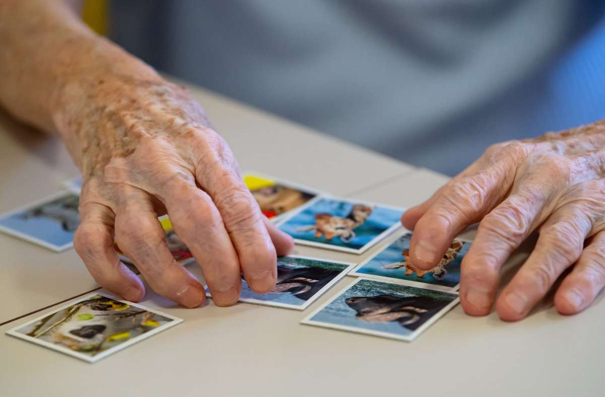 Betreuungsgruppen suchen Mitstreiter: Hand in Hand zur Hilfestellung für Demenzkranke