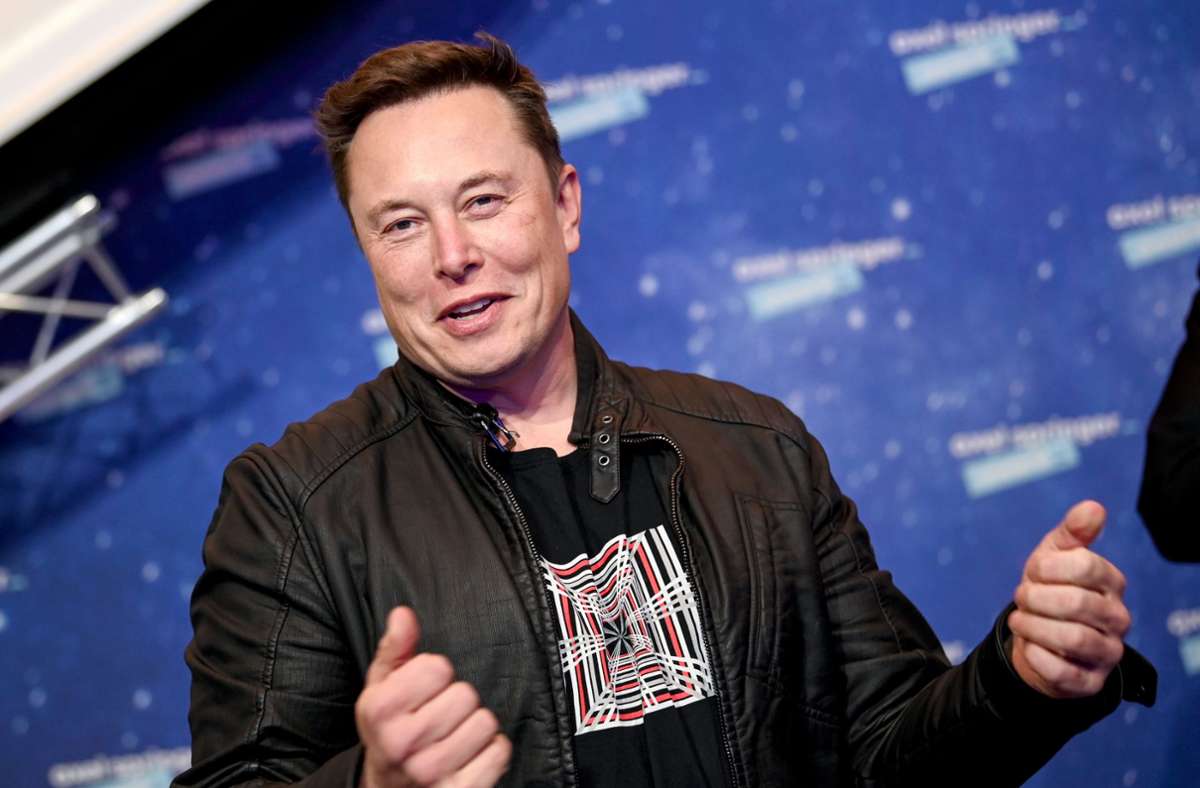 SpcaeX-Gründer Elon Musk will bis Ende 2021 Touristen  ins All befördern.