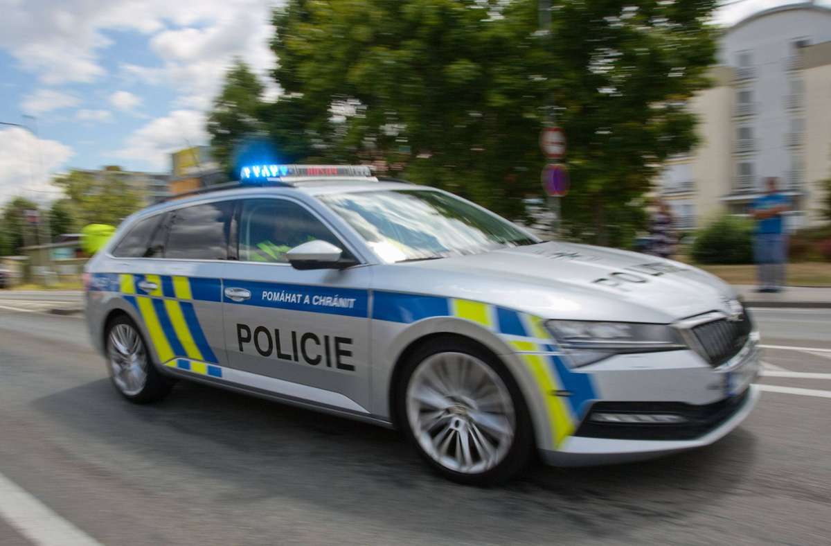 Grenze zu Tschechien: Polizei stoppt Transporter mit 30 Menschen vor Sachsen