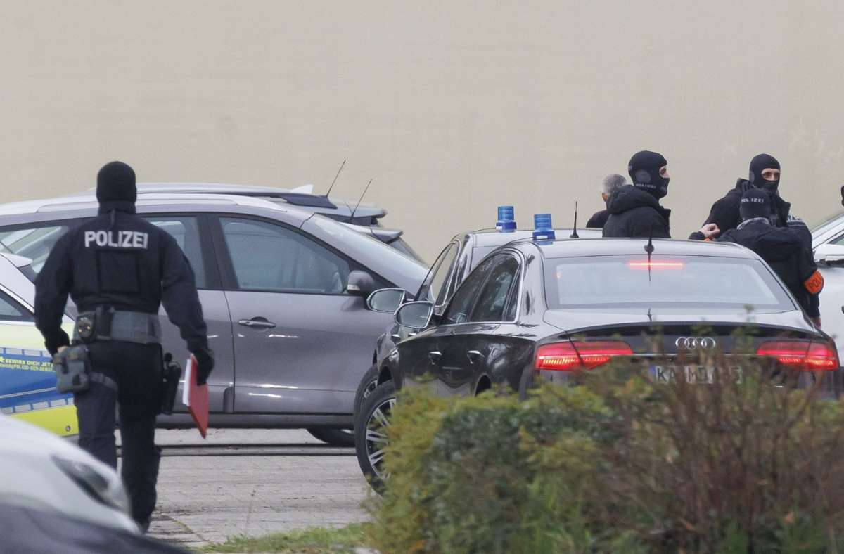 Die Polizei ist in elf Bundesländern, darunter Baden-Württemberg, gegen mutmaßliche Reichsbürger und Verschwörungstheoretiker vorgegangen. Foto: dpa/Julian Rettig