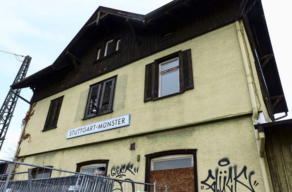 Der Bahnhof Münster steht als neuer Treffpunkt im Ort  wieder zur Diskussion. Bürger wünschen das schon lange und fordern, dass die Stadt das Haus kauft.