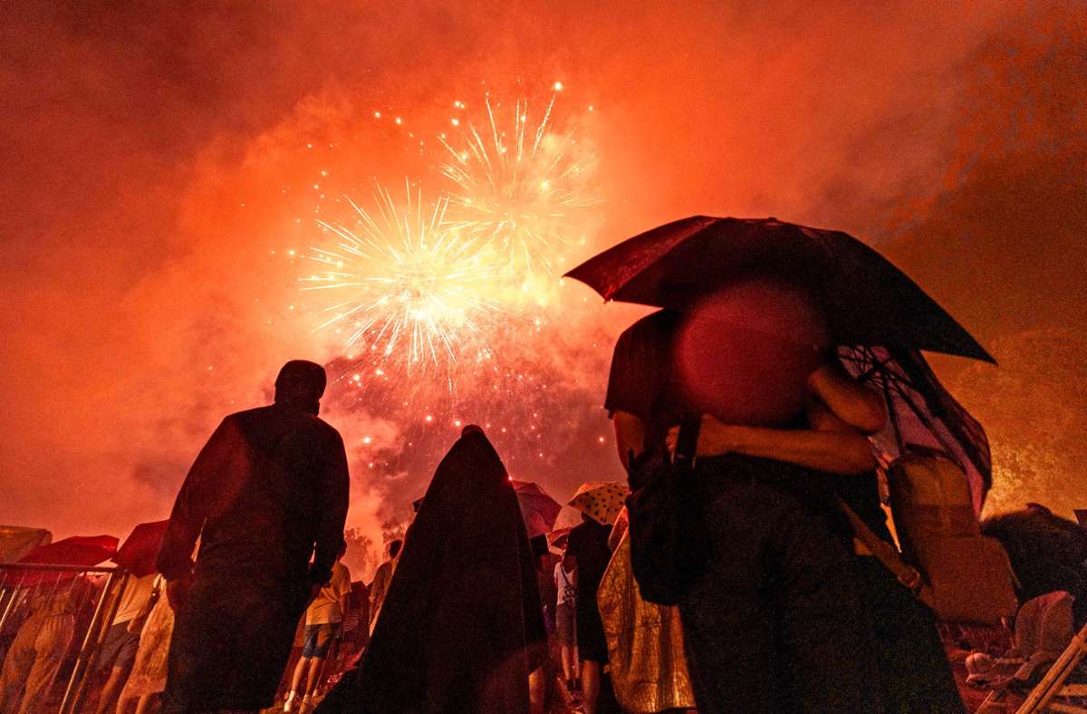 Trotz Regen ein Erfolg: Zehntausende besuchten das 71. Lichterfest auf dem Killesberg, erfreuten sich an Feuerwerk, Musik und Zauberwald.