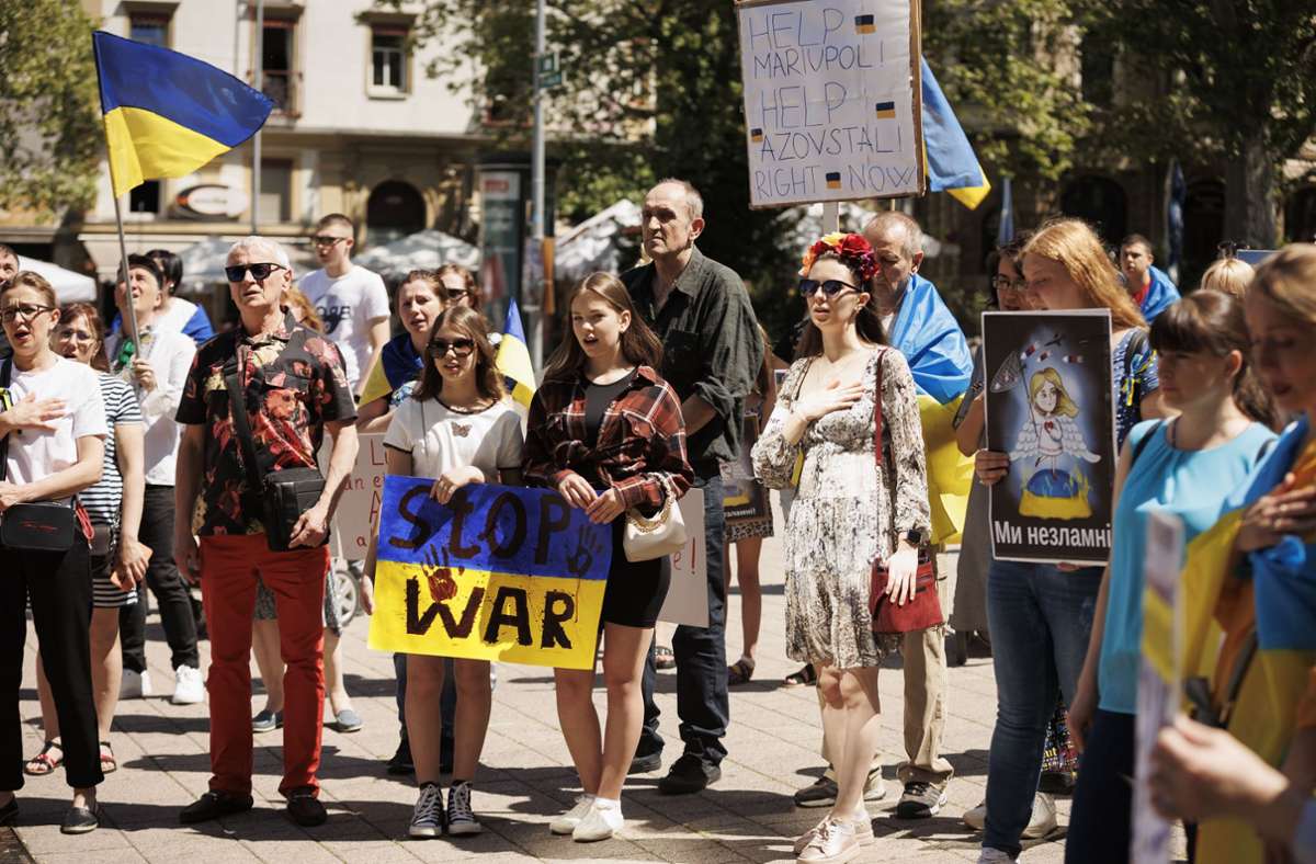 Am Sonntag demonstrierten in Stuttgart wieder Menschen gegen den Krieg in der Ukraine.