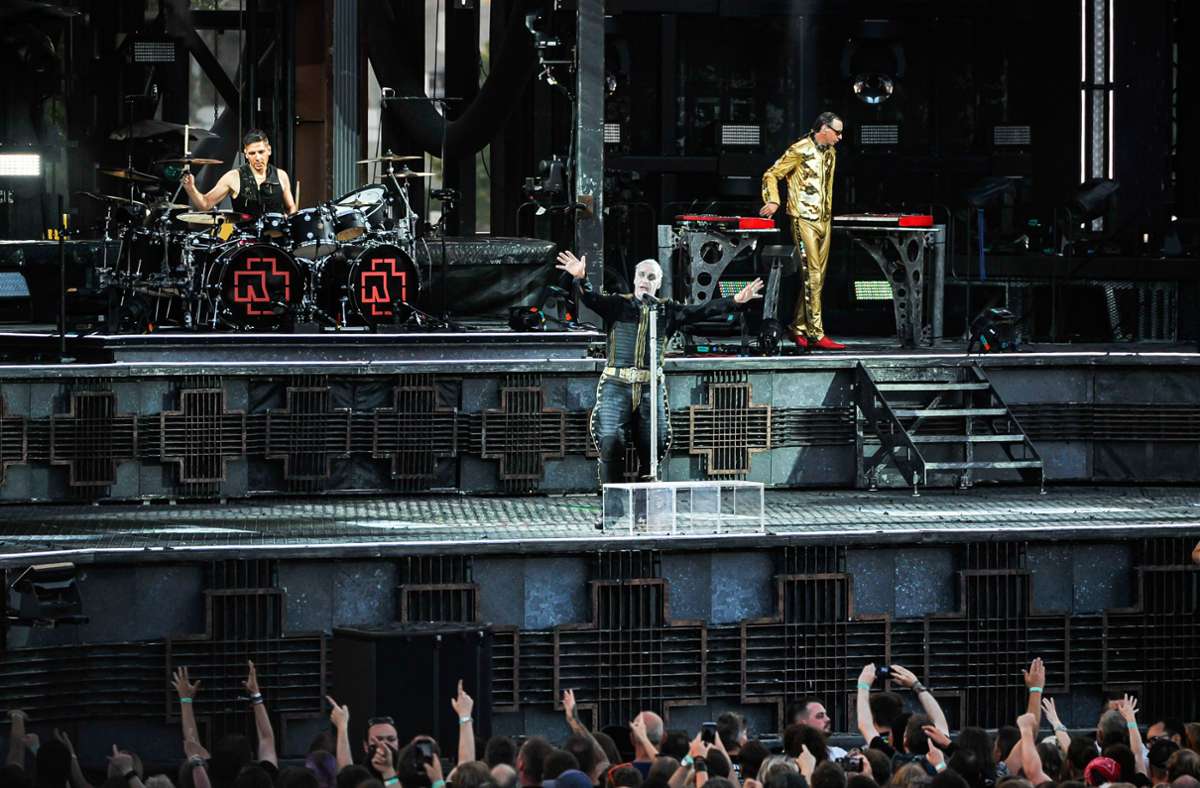 Eindrücke vom ersten Rammstein-Konzert am Freitag auf dem Cannstatter Wasen