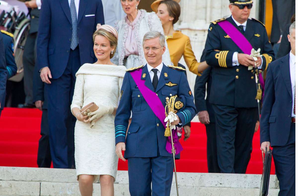 Philippe und Mathilde sind seit 2013 auf dem Thron.  Die meisten Belgier betrachten ihr Königshaus mit höflicher Gleichgültigkeit. Hochzeiten, Taufen, der jährliche Königstag – was in anderen Ländern Fans zu Zehntausenden auf die Straße lockt, ist Belgien nicht einmal eine richtige Feier wert.