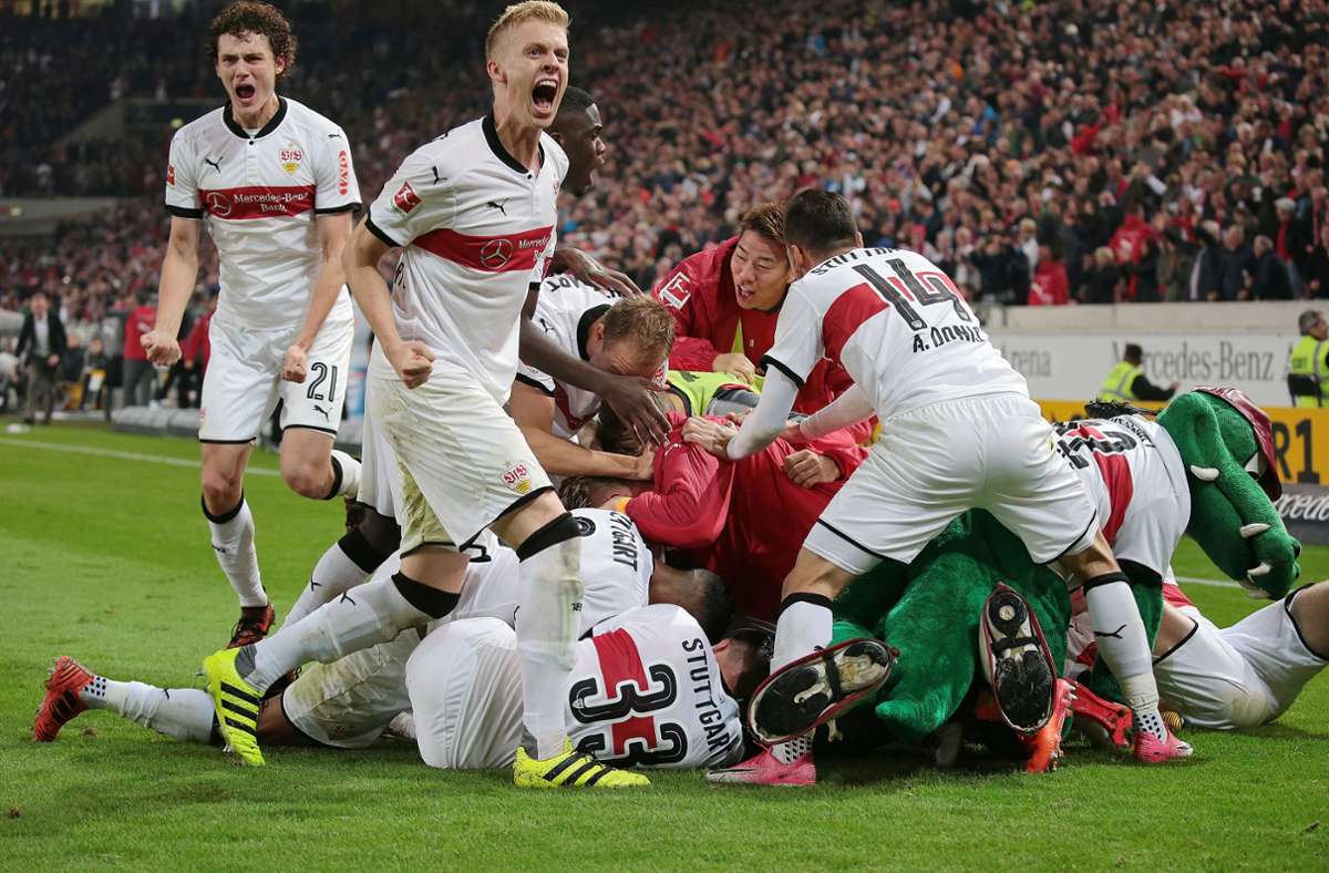 Grenzenloser Jubel bei den Spielern des VfB Stuttgart nach dem späten Siegtreffer gegen den 1. FC Köln.