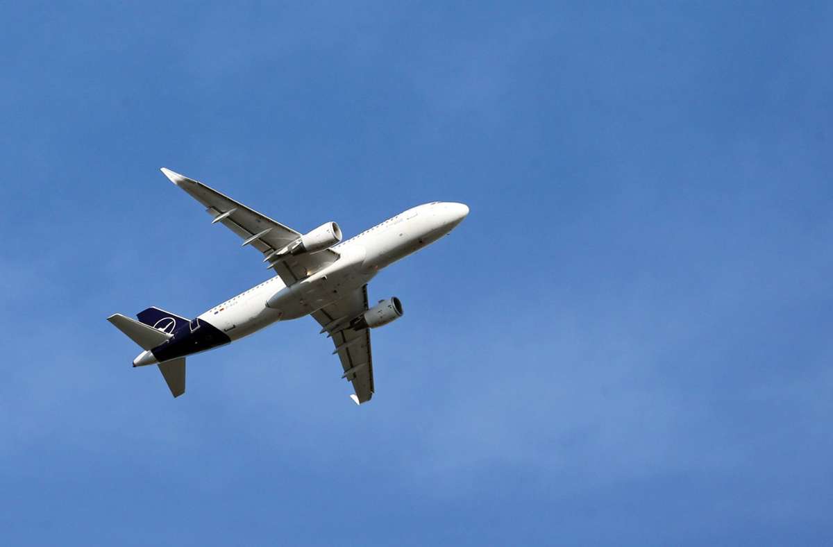 Die Landesregierung will dienstliche Flugreisen nach eigenen Angaben „auf das notwendige Maß beschränken, aber nicht völlig unterbinden“. Foto: imago/Frank Sorge/Sabine Brose