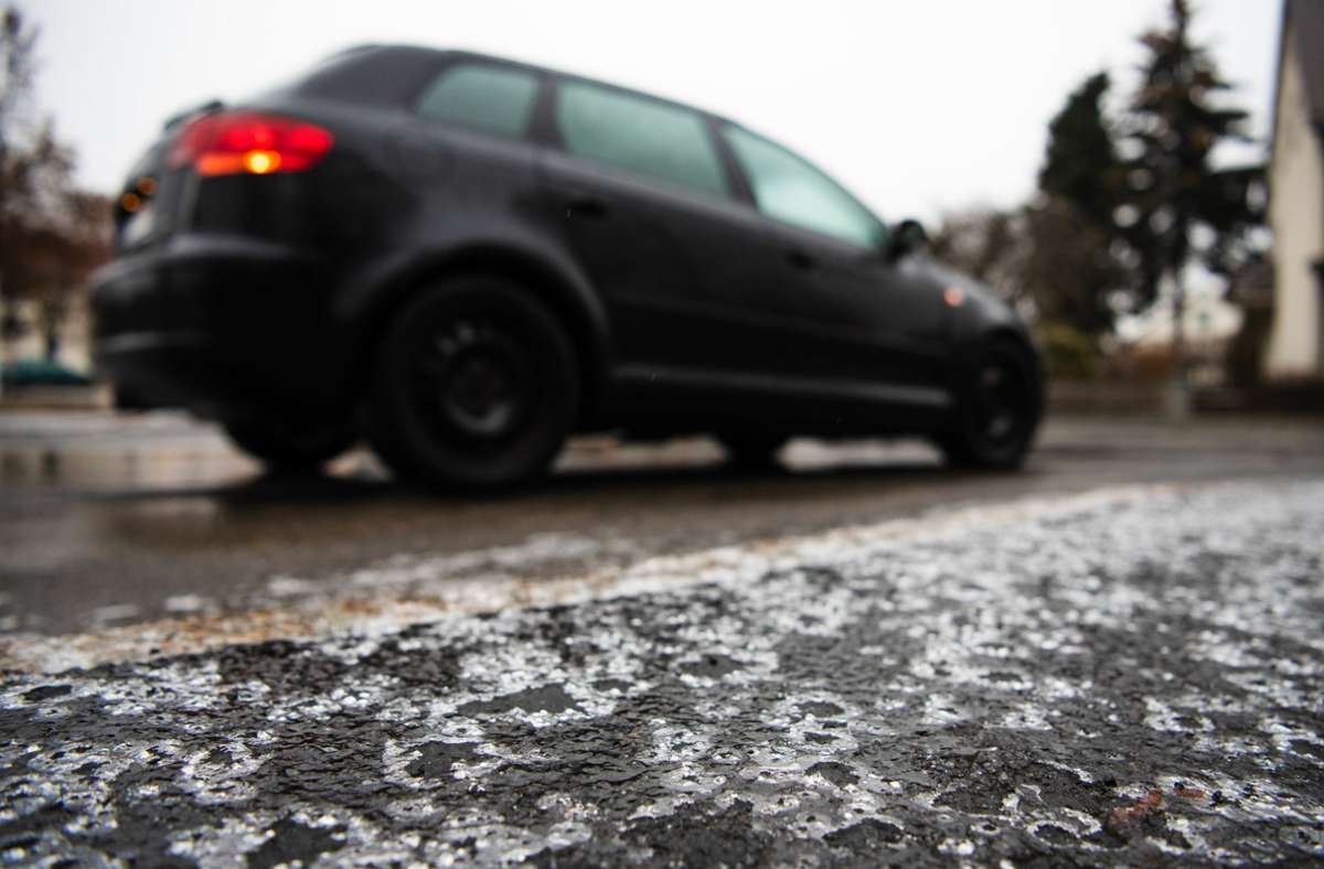 Eisregen trifft die Region Stuttgart: Wetterdienst warnt vor gefährlicher Straßenglätte
