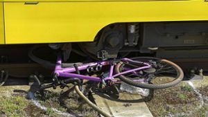 Radfahrerin bei Stadtbahnunfall schwer verletzt