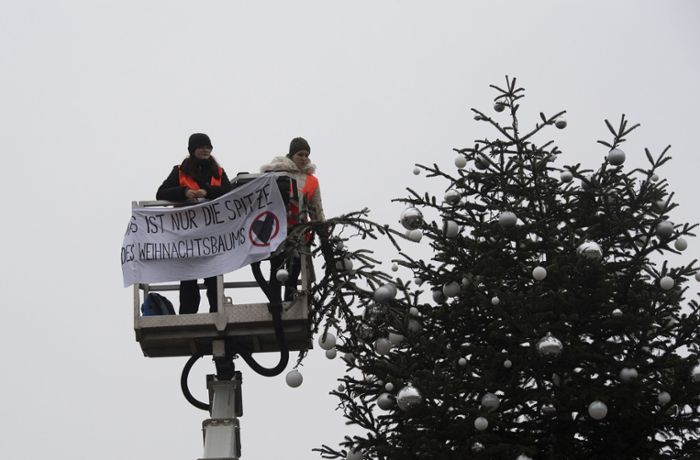 Brandenburger Tor: Klimaaktivisten sägen Weihnachtsbaum-Spitze ab