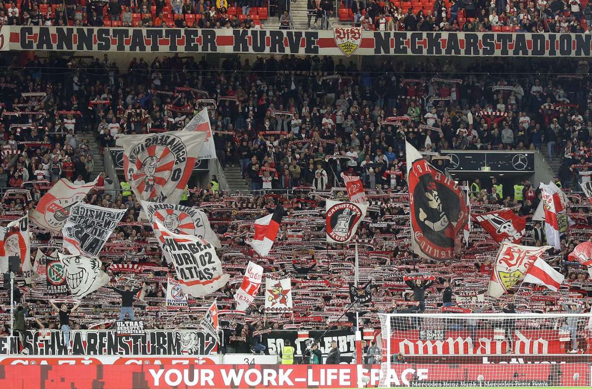 Auch das Spiel gegen den FC Augsburg findet vor vollen Rängen statt. Foto: Baumann