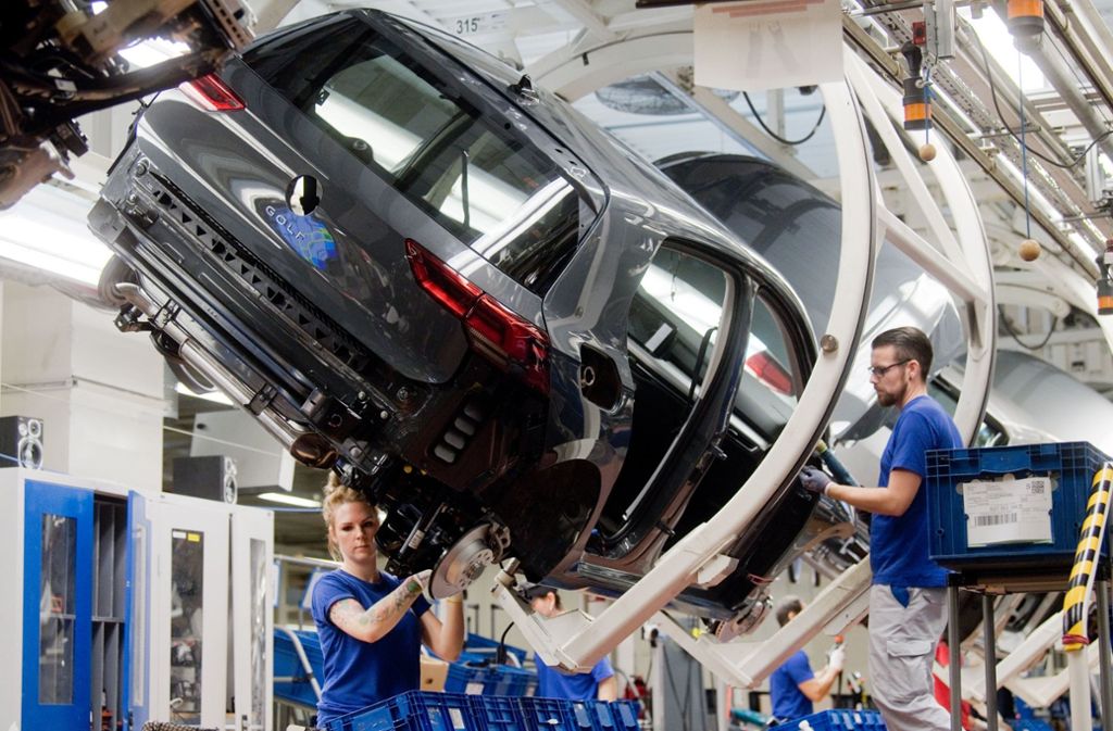 Autoindustrie in der Corona-Krise: Volkswagen startet Produktion mit geringer Auslastung