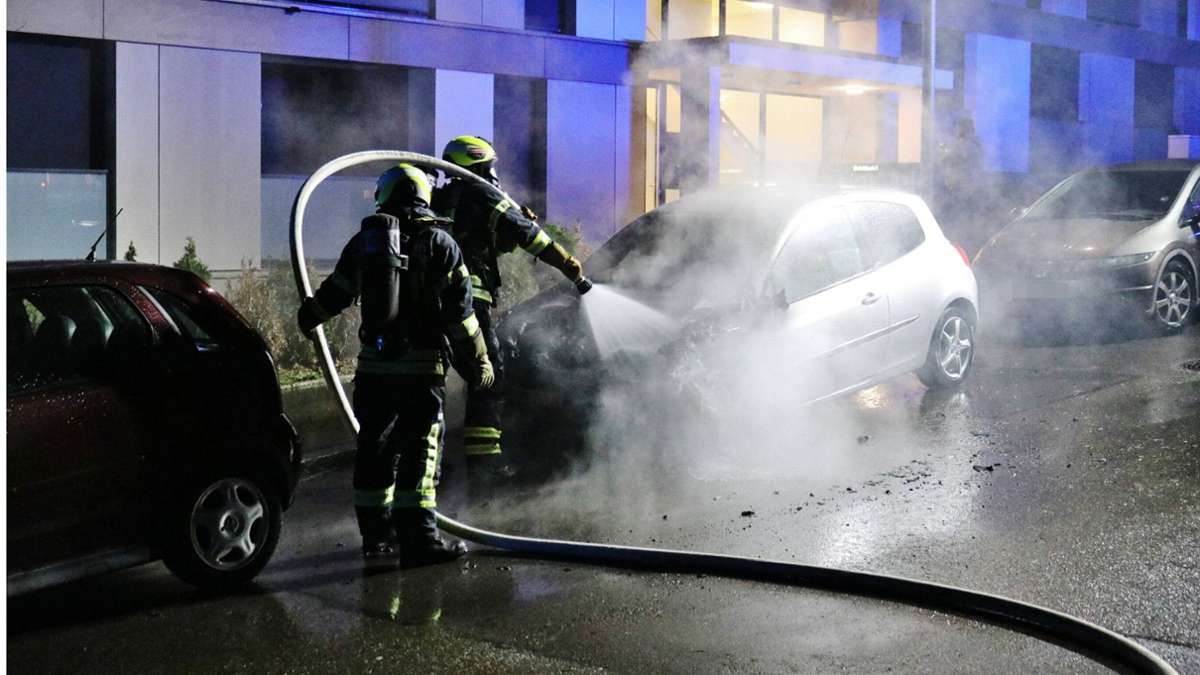 Fahrzeugbrand in Winnenden: Renault fängt in der Nacht Feuer