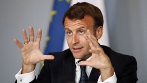 Emmanuel Macron ext Bier – und löst Kritik aus