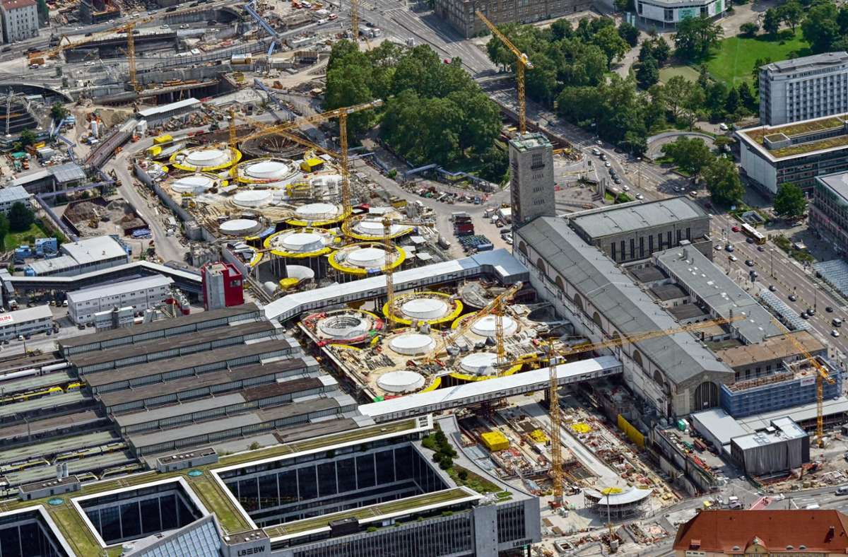 Klimagerechter Städtebau in Stuttgart: Stadt entscheidet sich am  Rommel-Platz gegen Asphalt als Belag
