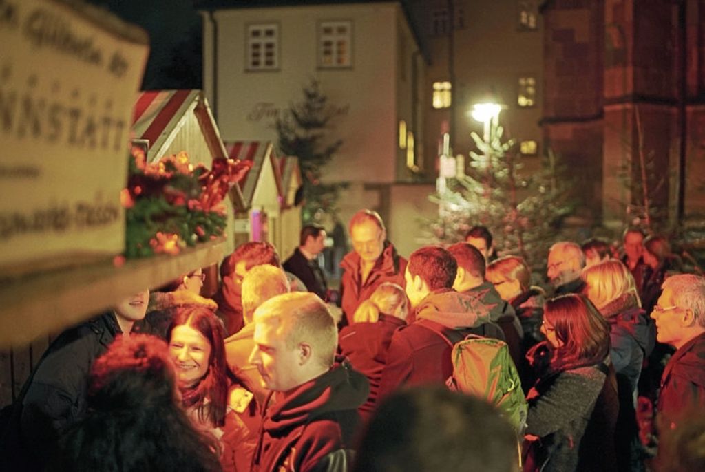 Vier Wochen lang will der Welt-Weihnachtsmarkt Adventsflair in der Fußgängerzone und rund um die Stadtkirche vermitteln. Foto: Cool-Tours